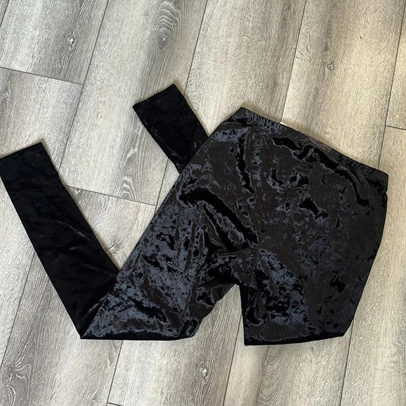 Love & Legend Black Velvet Leggings Jordyn woods - Picture 4 of 4
